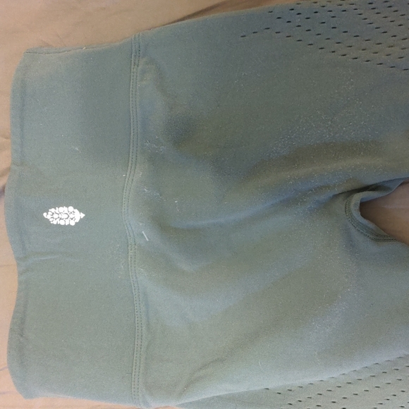 Free People movement sage green cut out leggings, size S, good condition - Picture 6 of 8